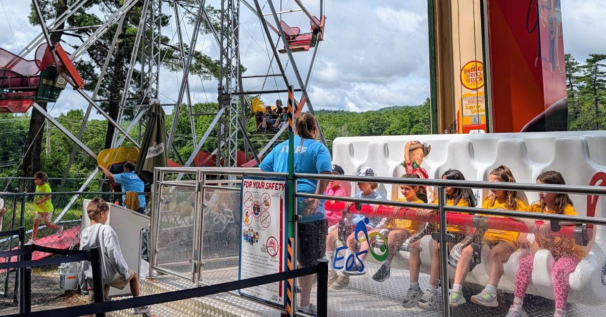lake george expedition park small ferris wheel and up and down ride