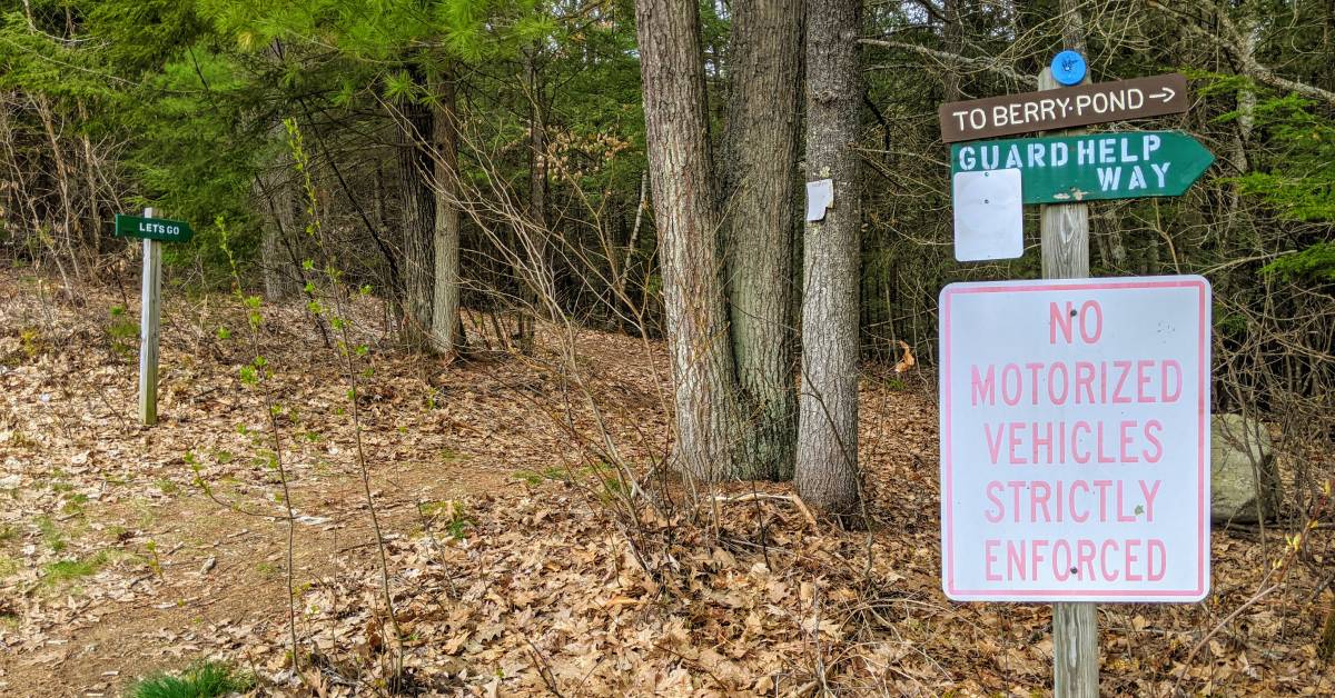 berry pond preserve trail signs
