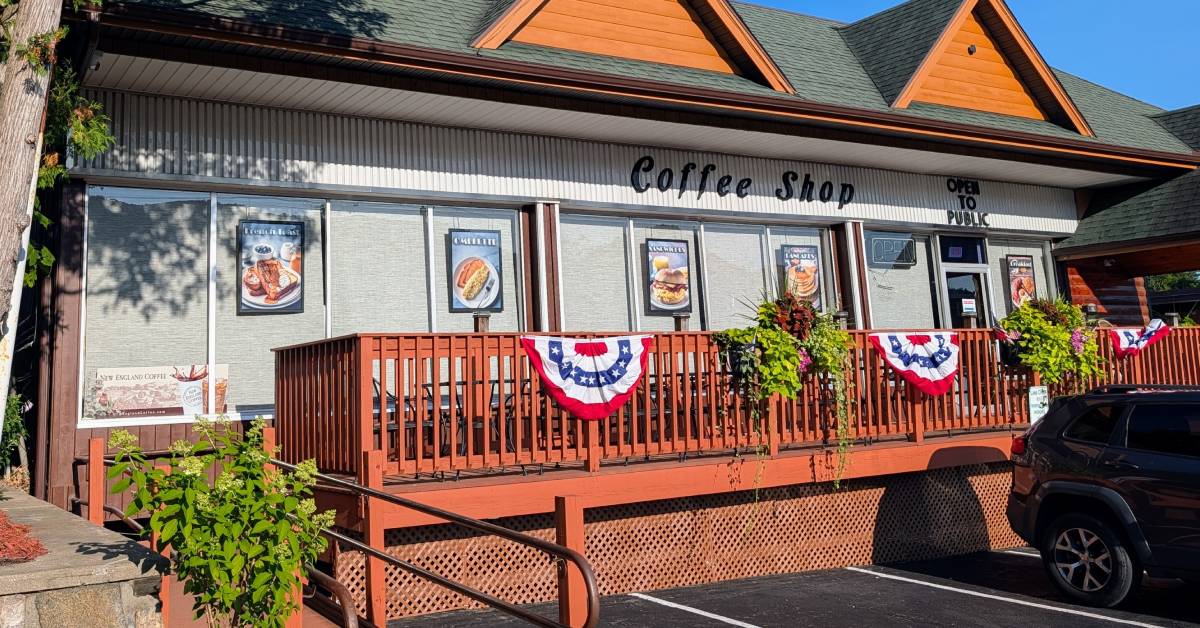 exterior of lake crest cafe