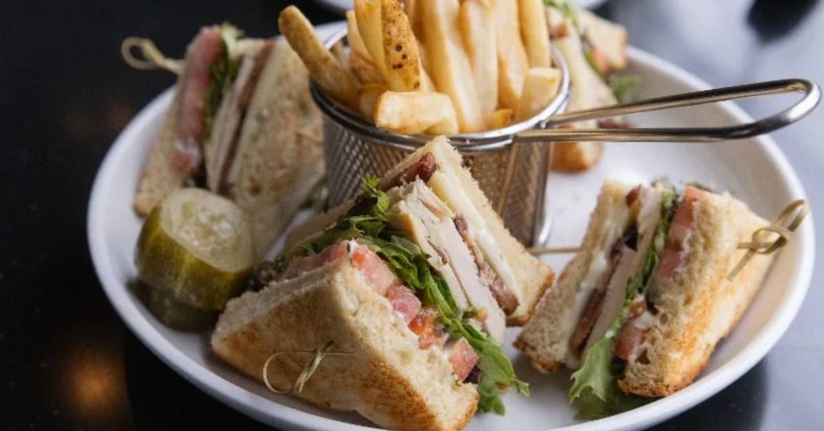 sandwiches with fries