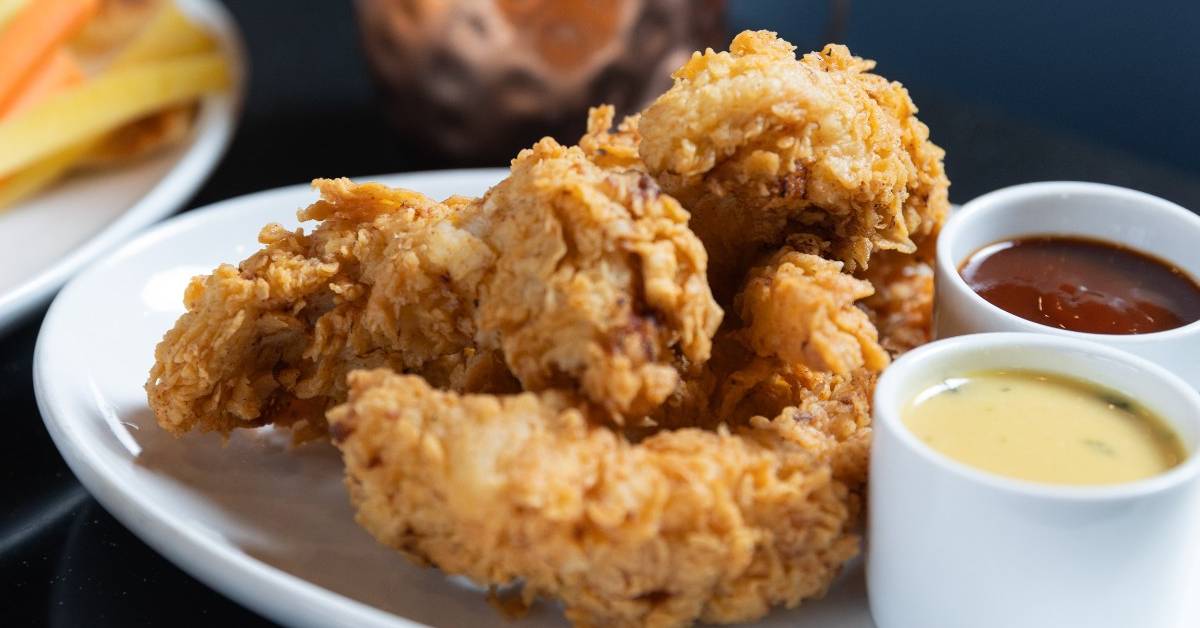 wings with dipping sauce
