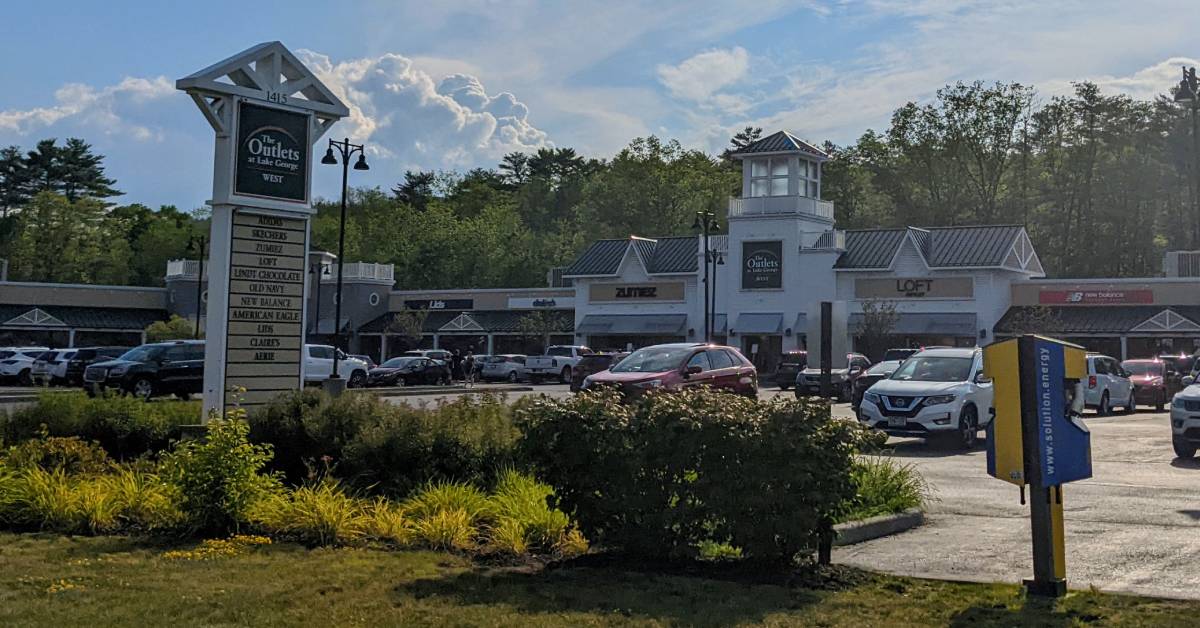 outlets in lake george
