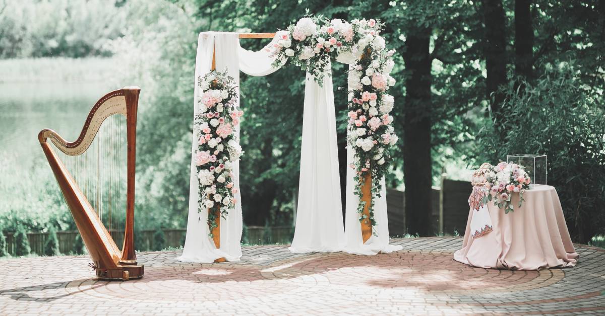 harp next to wedding alter and table