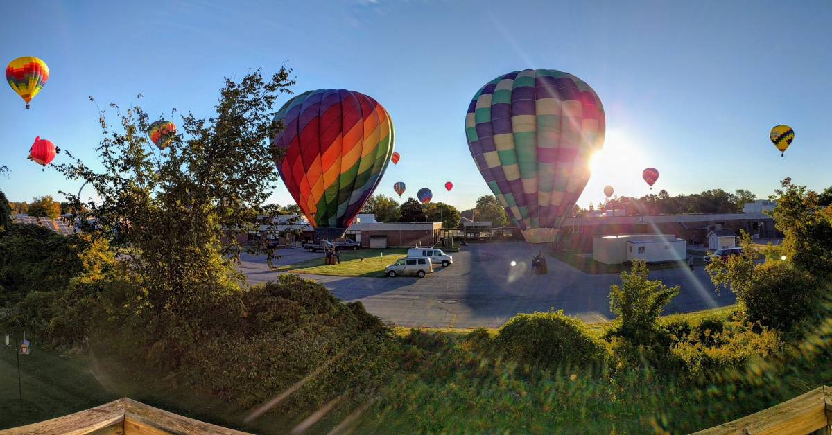 hot air balloons landing