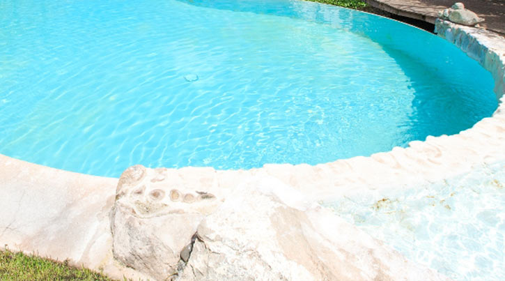 Oval pool