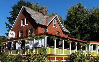 1 York Street, Julie & Co. Realty