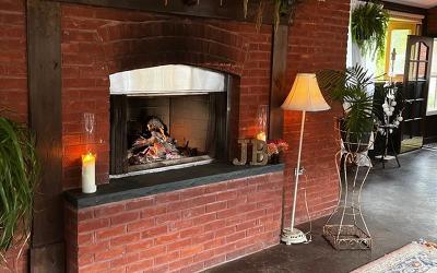 1 York Street, Julie & Co. Realty