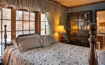 96 Hunter Lane, Julie & Co. Realty