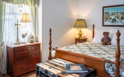 96 Hunter Lane, Julie & Co. Realty