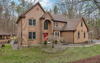 25 Rolling Brook Drive, Julie & Co. Realty