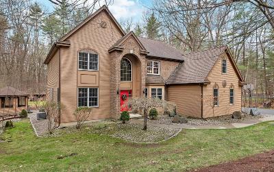 25 Rolling Brook Drive, Julie & Co. Realty