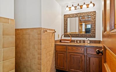 605 N. Broadway, Julie & Co. Realty