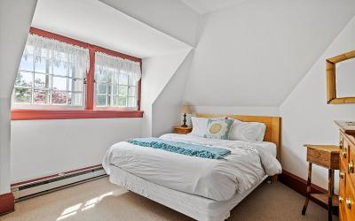 605 N. Broadway, Julie & Co. Realty