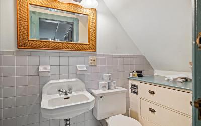 605 N. Broadway, Julie & Co. Realty