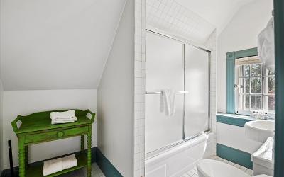 605 N. Broadway, Julie & Co. Realty