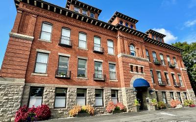 77 Van Dam #205, Julie & Co. Realty