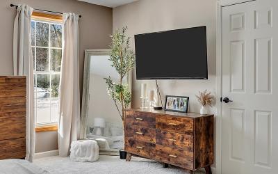 8 Greenfield Manor Road, Julie & Co. Realty