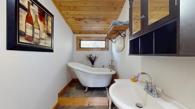 225 Fairy Lake Road, Julie & Co. Realty