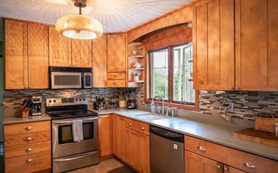 19 Lakeview Circle Drive, Julie & Co. Realty
