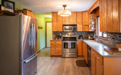 19 Lakeview Circle Drive, Julie & Co. Realty