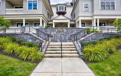 46 Union Avenue, Unit #303, Julie & Co. Realty