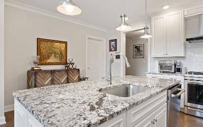 46 Union Avenue, Unit #303, Julie & Co. Realty