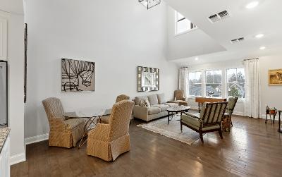 46 Union Avenue, Unit #303, Julie & Co. Realty