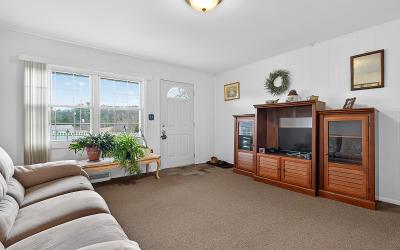 10 Geyser Road, Julie & Co. Realty