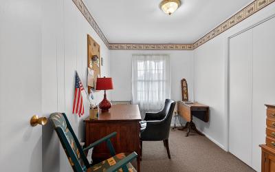 10 Geyser Road, Julie & Co. Realty
