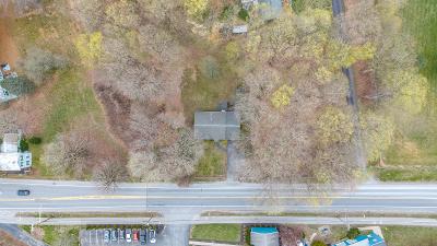 10 Geyser Road, Julie & Co. Realty