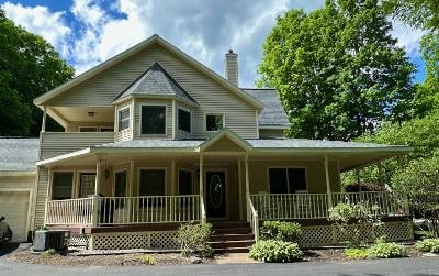 1 Inlander Road, Julie & Co. Realty