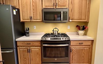 1 Inlander Road, Julie & Co. Realty