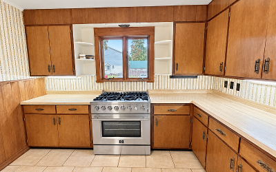 31 Thomas Avenue, Julie & Co. Realty