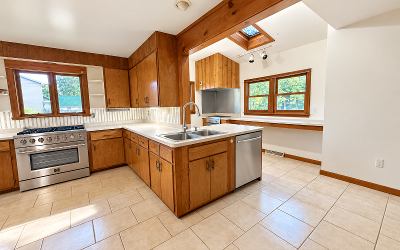 31 Thomas Avenue, Julie & Co. Realty