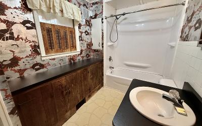 31 Thomas Avenue, Julie & Co. Realty