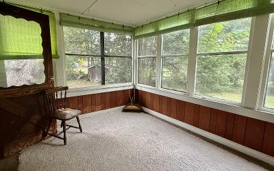 31 Thomas Avenue, Julie & Co. Realty