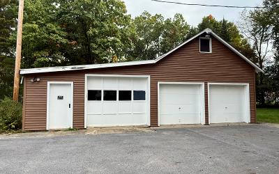 31 Thomas Avenue, Julie & Co. Realty
