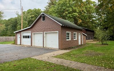 31 Thomas Avenue, Julie & Co. Realty