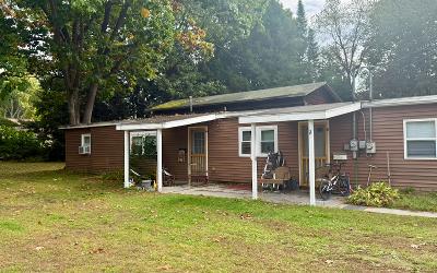 31 Thomas Avenue, Julie & Co. Realty
