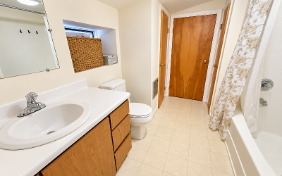 31 Thomas Avenue, Julie & Co. Realty