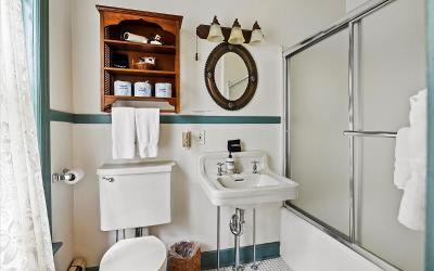 605 N. Broadway, Julie & Co. Realty