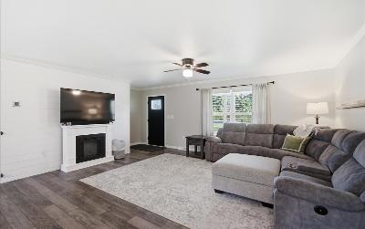 275 Evans Street, Julie & Co. Realty