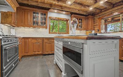 7955 Lakeshore Drive, Julie & Co. Realty