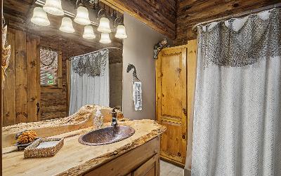 7955 Lakeshore Drive, Julie & Co. Realty