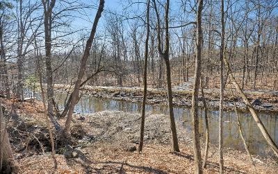 26 Parkview Lane, Julie & Co. Realty