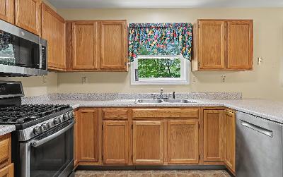 30 Oak View Drive, Julie & Co. Realty