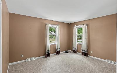 30 Oak View Drive, Julie & Co. Realty