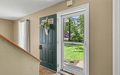 30 Oak View Drive, Julie & Co. Realty
