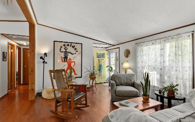 28 Henry Street, Julie & Co. Realty