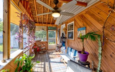 28 Henry Street, Julie & Co. Realty